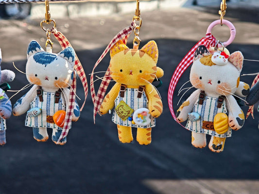 Artist Kitty Bag Charm🎨| Longer Processing Time 🙏 - Made by Frey