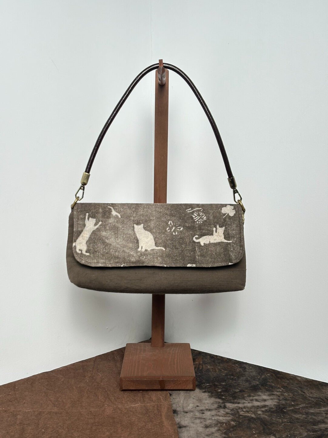 Gray Plant - Dyed Shoulder Bag, Baguette Style – “Cats in All Their Ways” - Made by Frey