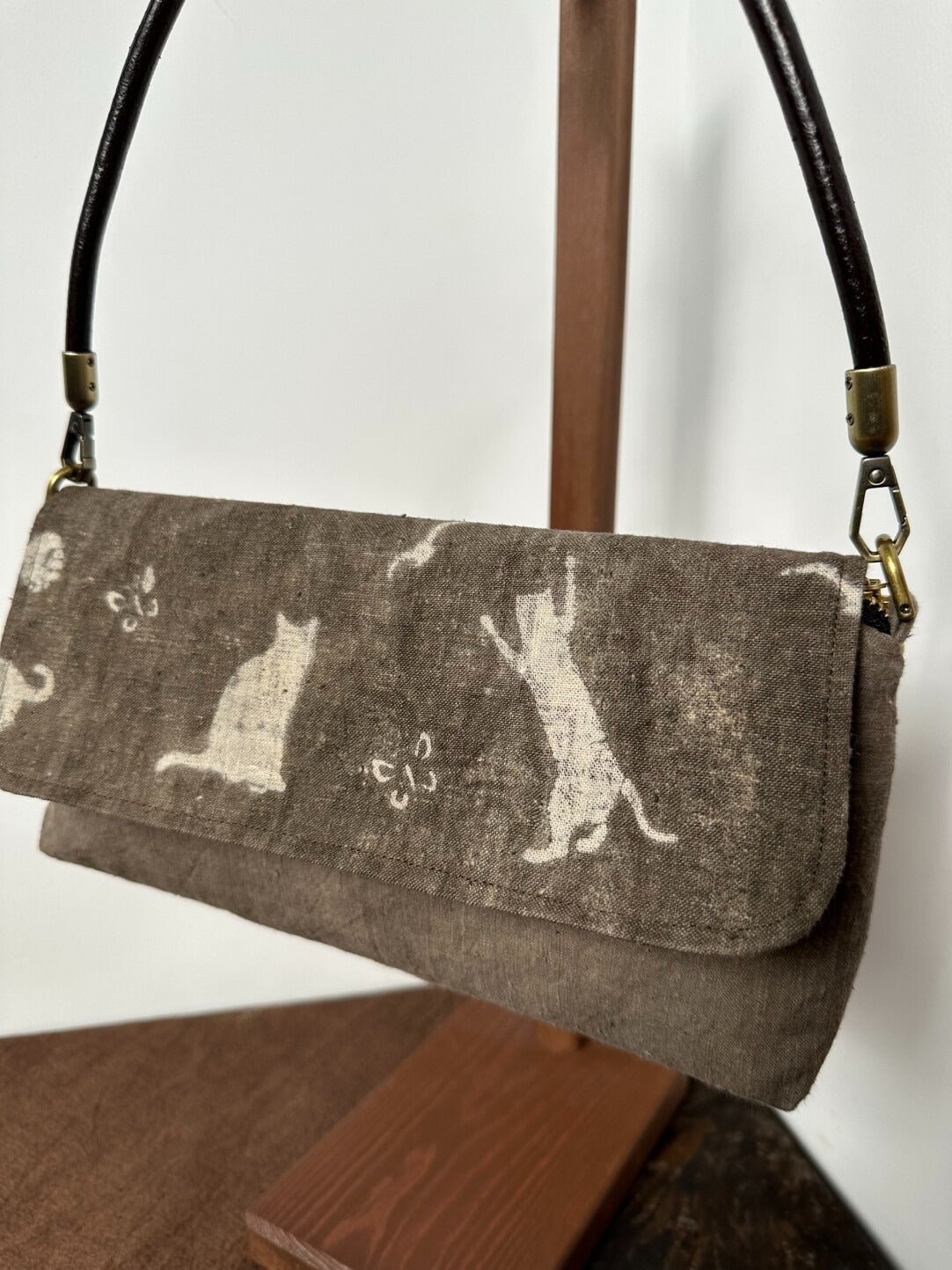 Gray Plant - Dyed Shoulder Bag, Baguette Style – “Cats in All Their Ways” - Made by Frey