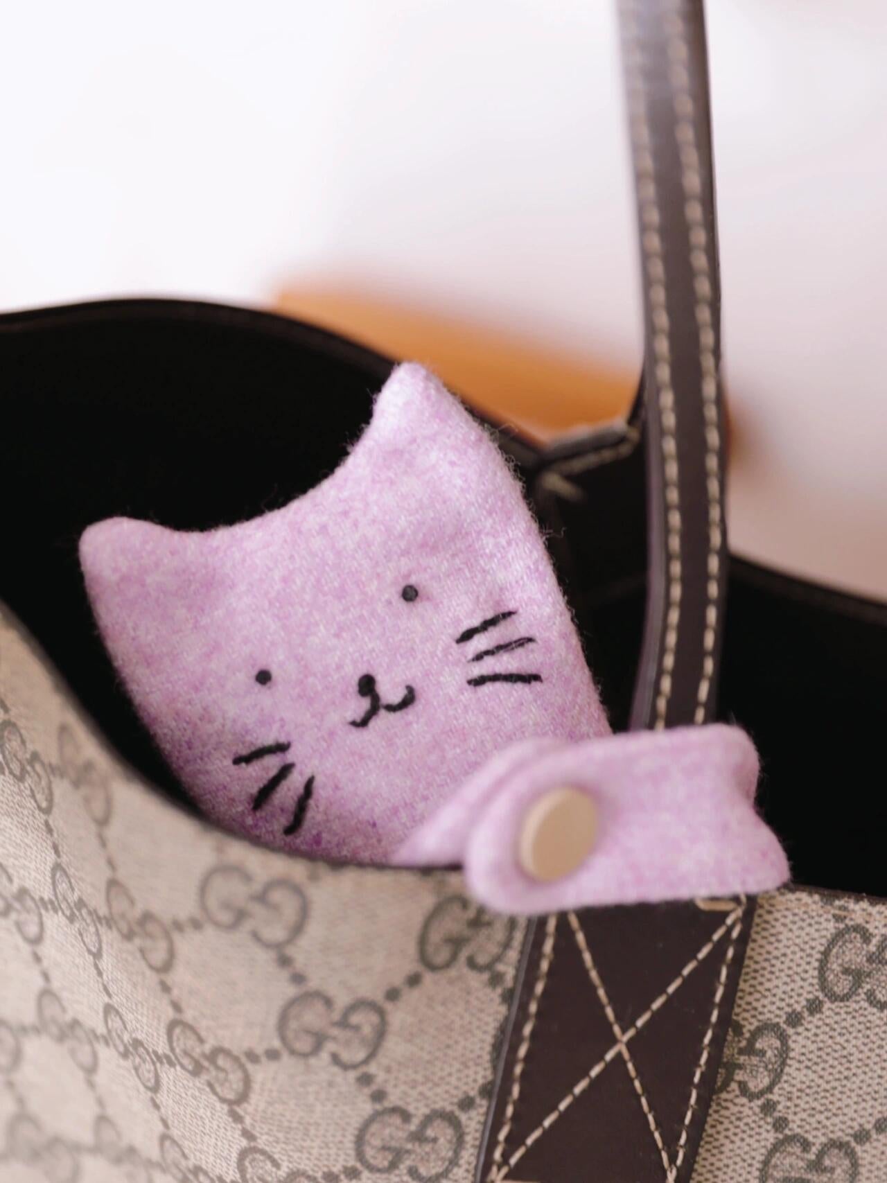 Hugging Cat Bag Charm & Pouch - Made by Freybag charm#catlovers#giftforcatlovers#zipperpouch#catpouch#hugcat#handmade#charm