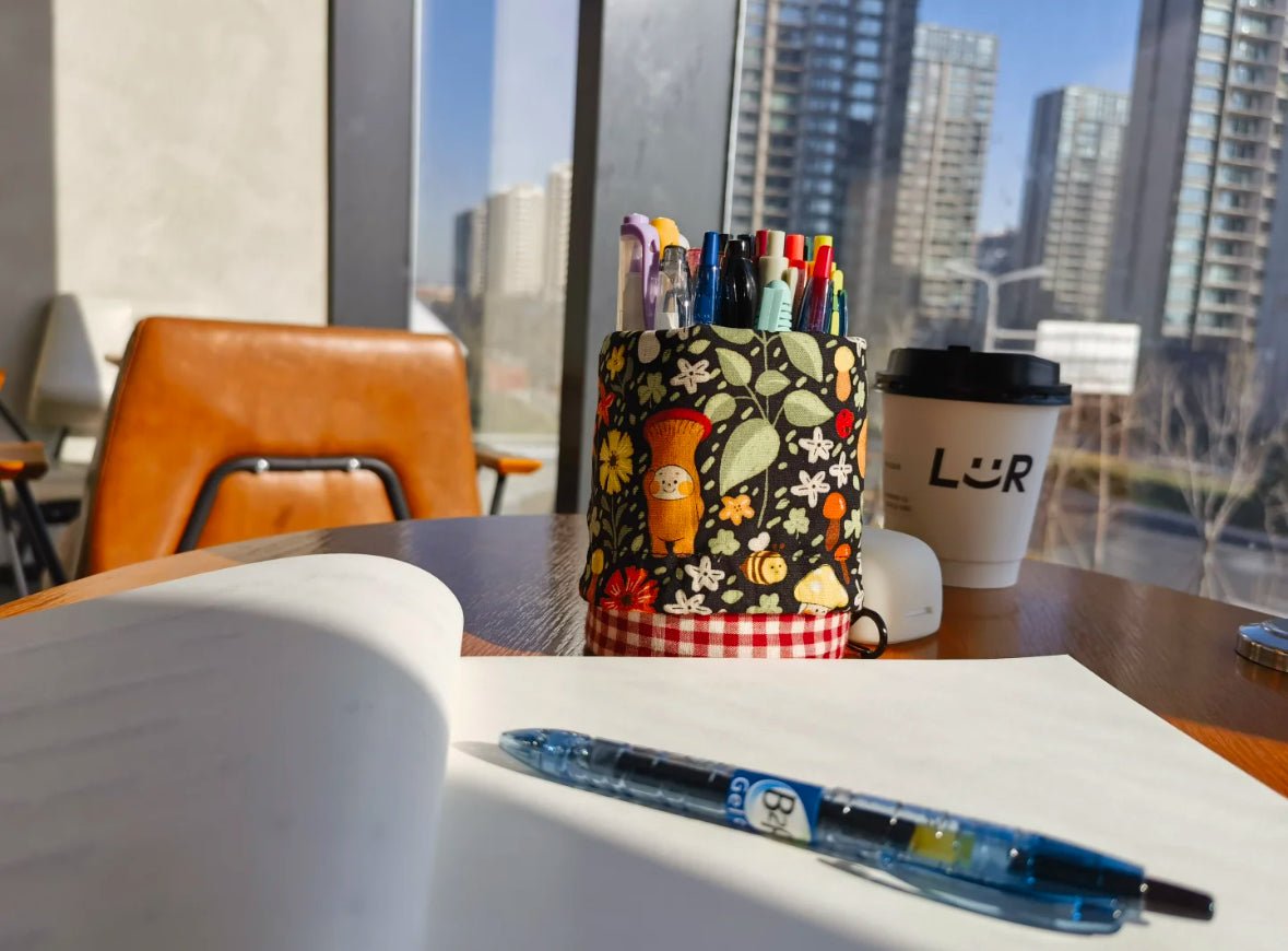 (Pre - oreder) Dual - Use Standing Pencil Case — Bucket Style Pen Holder (With Divider) - Made by Frey