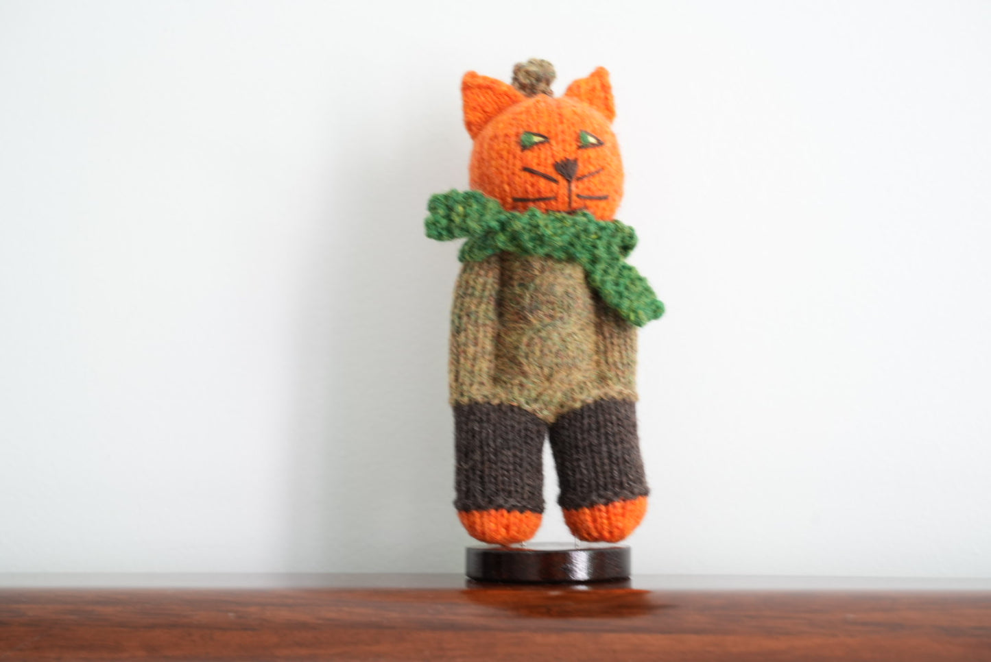 Hands-in-Pockets Cat · Knitted Bag Charm