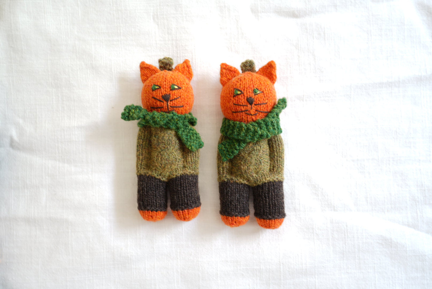 Hands-in-Pockets Cat · Knitted Bag Charm