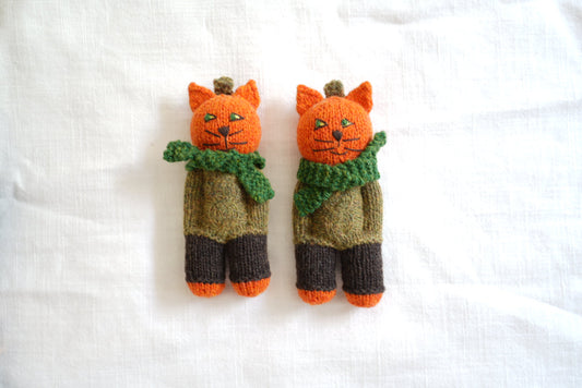 Hands-in-Pockets Cat · Knitted Bag Charm