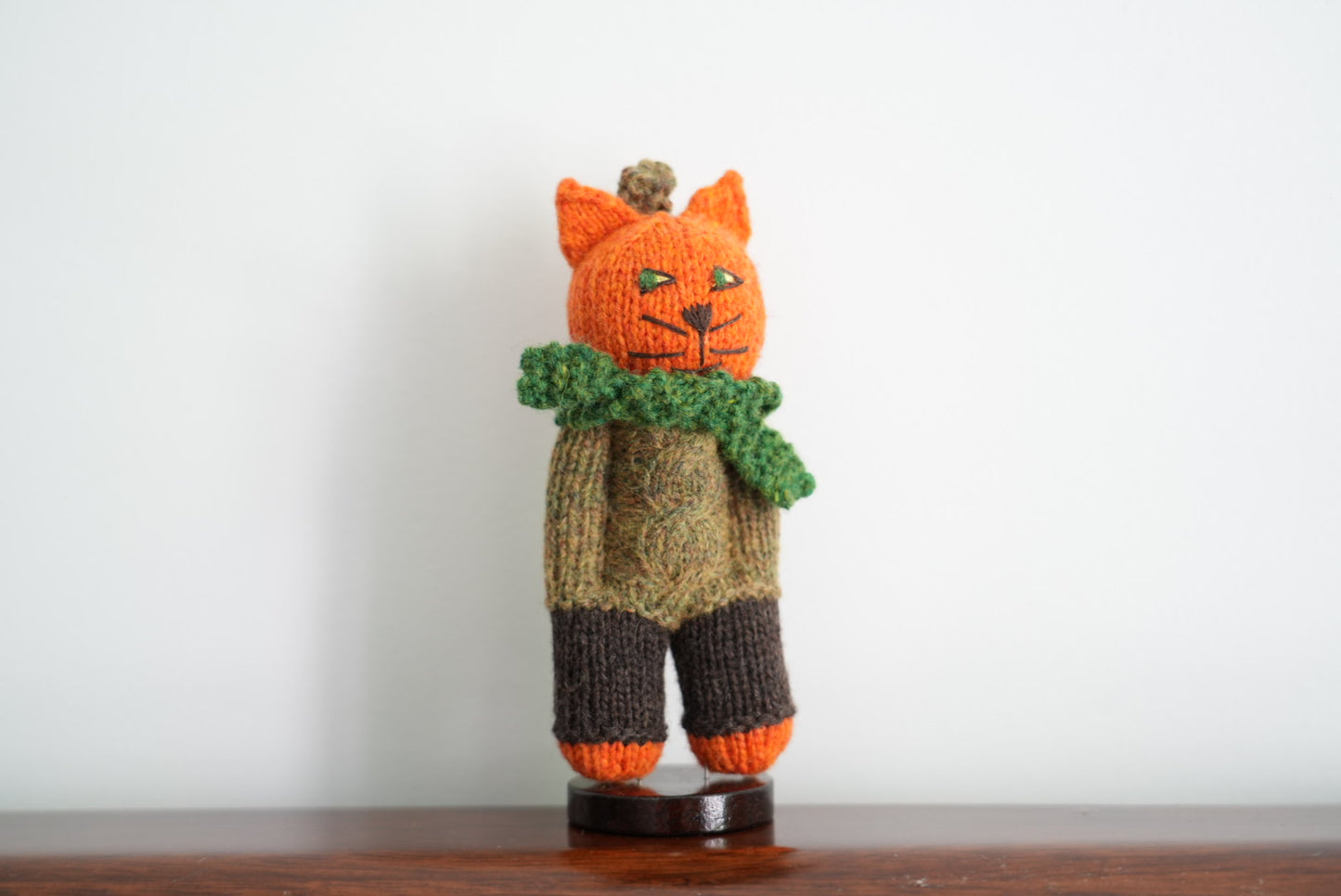 Hands-in-Pockets Cat · Knitted Bag Charm