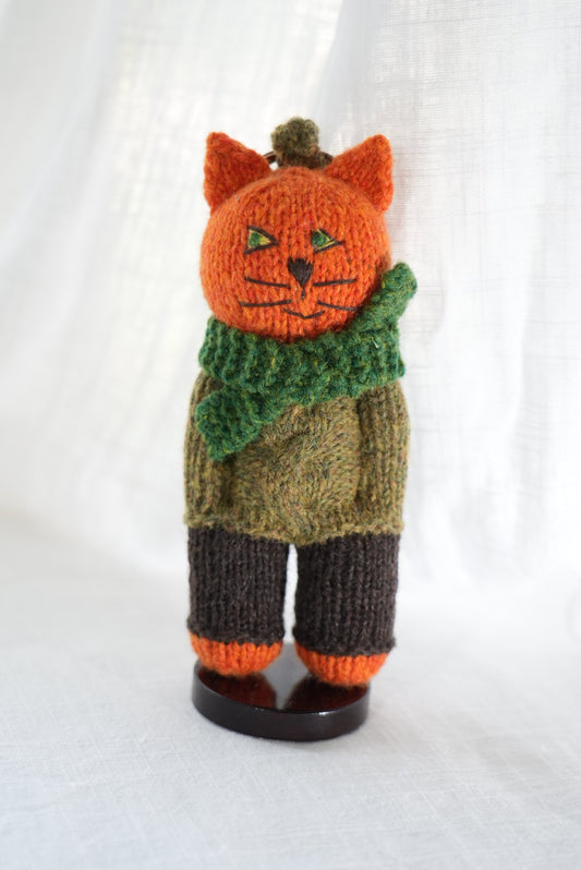 Hands-in-Pockets Cat · Knitted Bag Charm