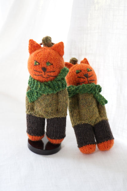 Hands-in-Pockets Cat · Knitted Bag Charm