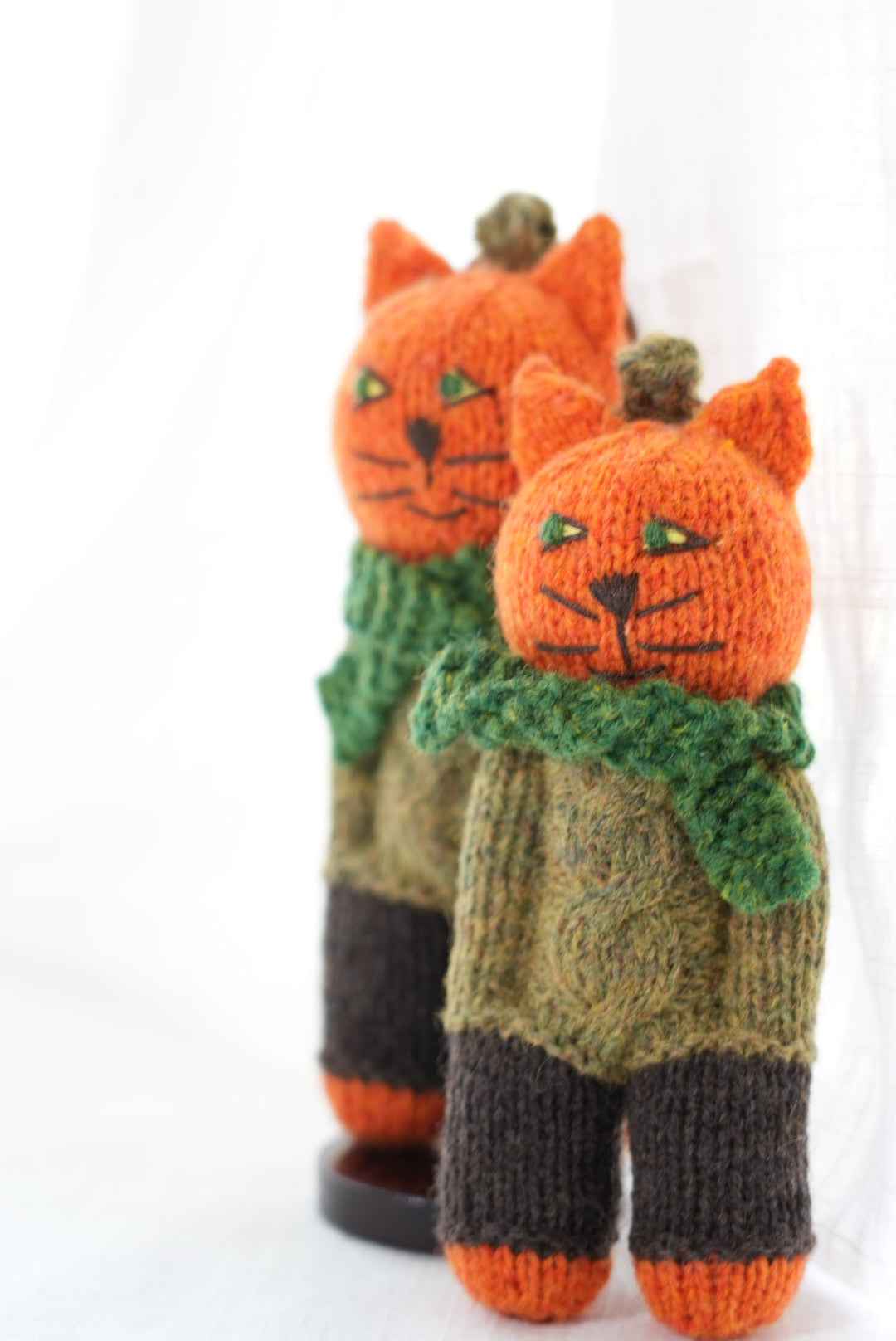 Hands-in-Pockets Cat · Knitted Bag Charm
