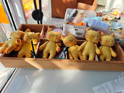 Artist Cat Charm — Mini Edition (10cm / 3.9") - Made by Frey