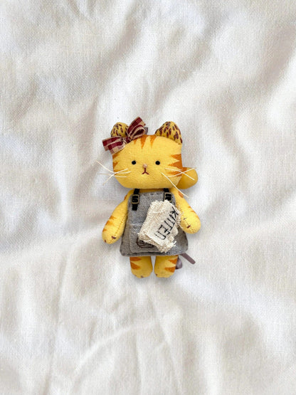 Artist Cat Charm — Mini Edition (10cm / 3.9") - Made by Frey