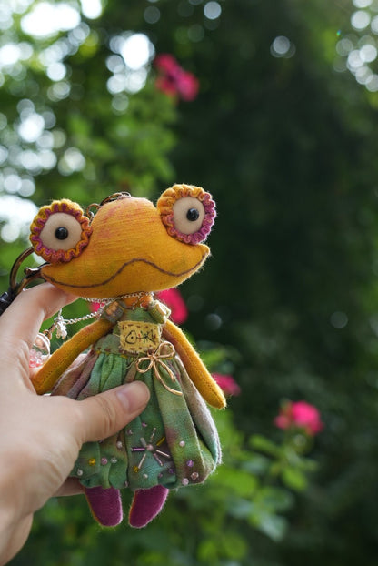 Frog Princess – Hand-Dyed Fabric Charm｜Made to Order - Made by Frey