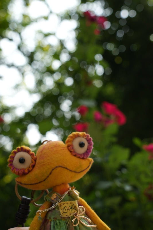 Frog Princess – Hand-Dyed Fabric Charm｜Made to Order - Made by Frey
