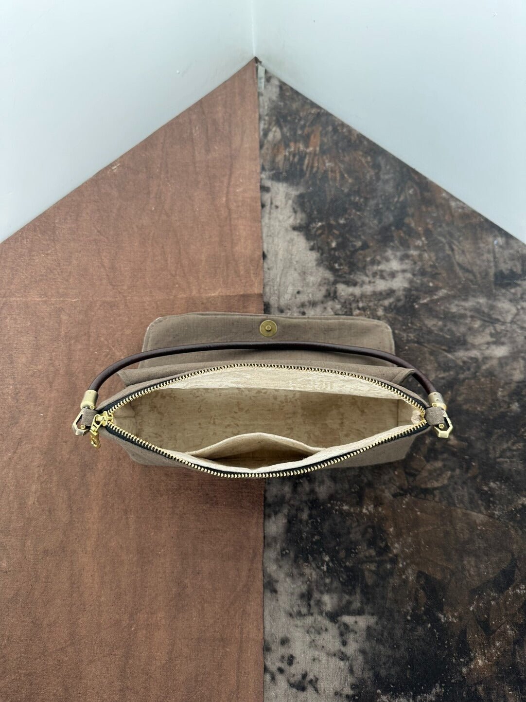 Gray Plant - Dyed Shoulder Bag, Baguette Style – “Cats in All Their Ways” - Made by Frey