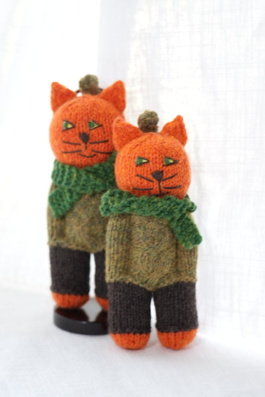 Hands-in-Pockets Cat · Knitted Bag Charm - Made by Frey