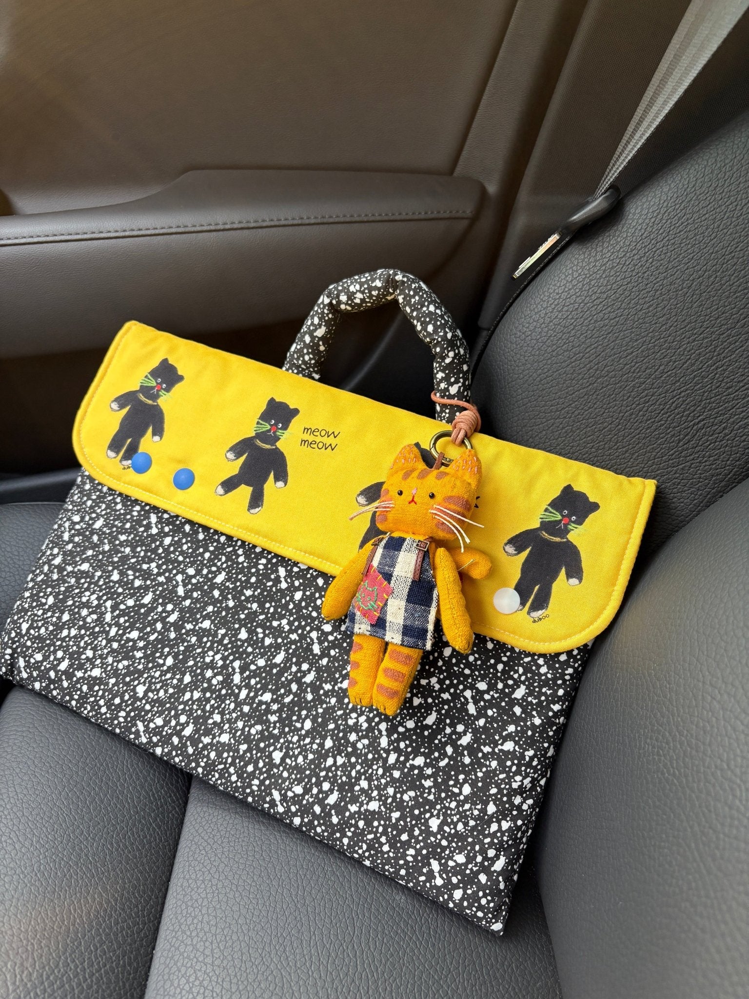 Lucky Gift Kitty Bag Charm - Made by Frey