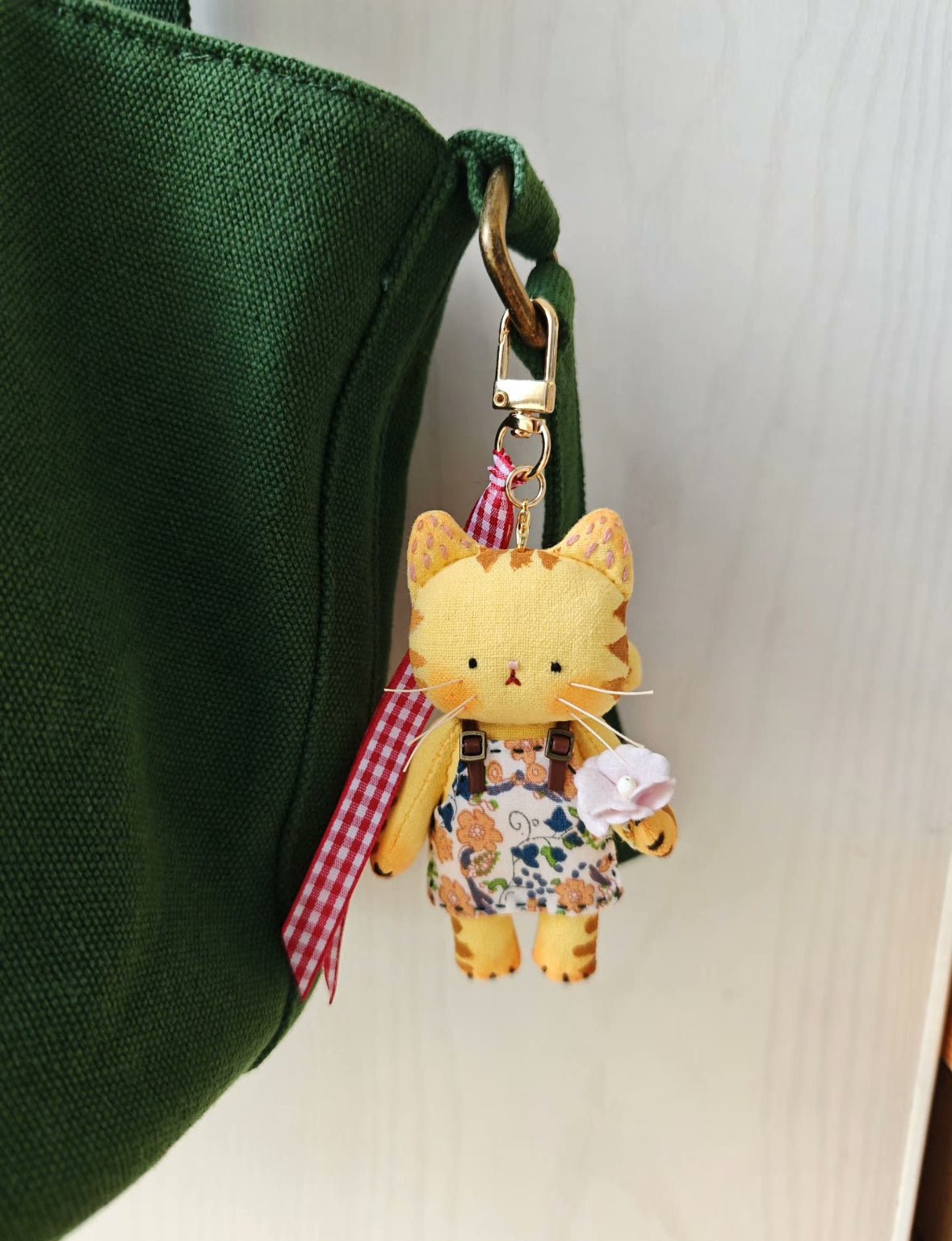 Mini Kitty Charm with Flower — Upgraded Edition 10cm / 3.9" - Made by Frey