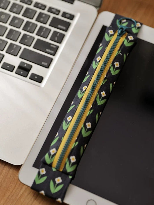 Portable Pleated Pencil Case - Made by Frey