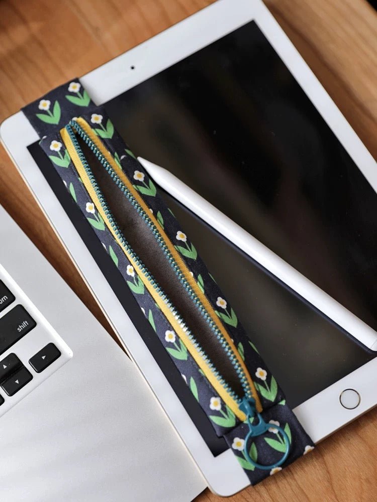Portable Pleated Pencil Case - Made by Frey