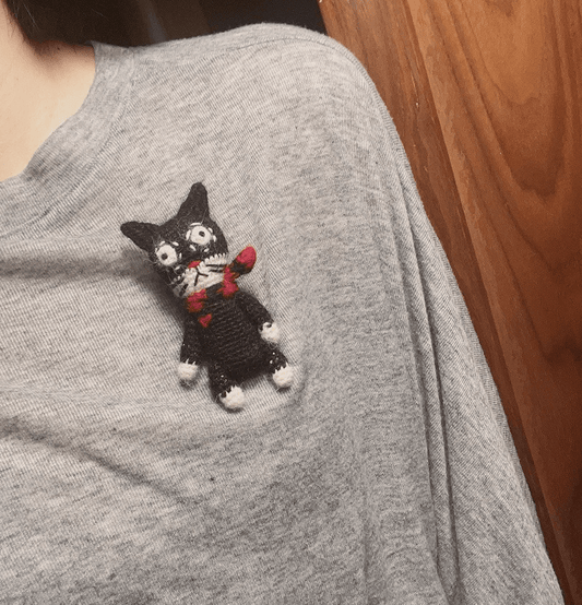 Slightly Unhinged Cat – Brooch or Keychain - Made by Frey